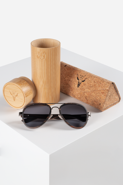 Rapanui Eclipse Sonnenbrille aus Holz mit Holzbügeln, faltbarem Korketui und Brillenhülse